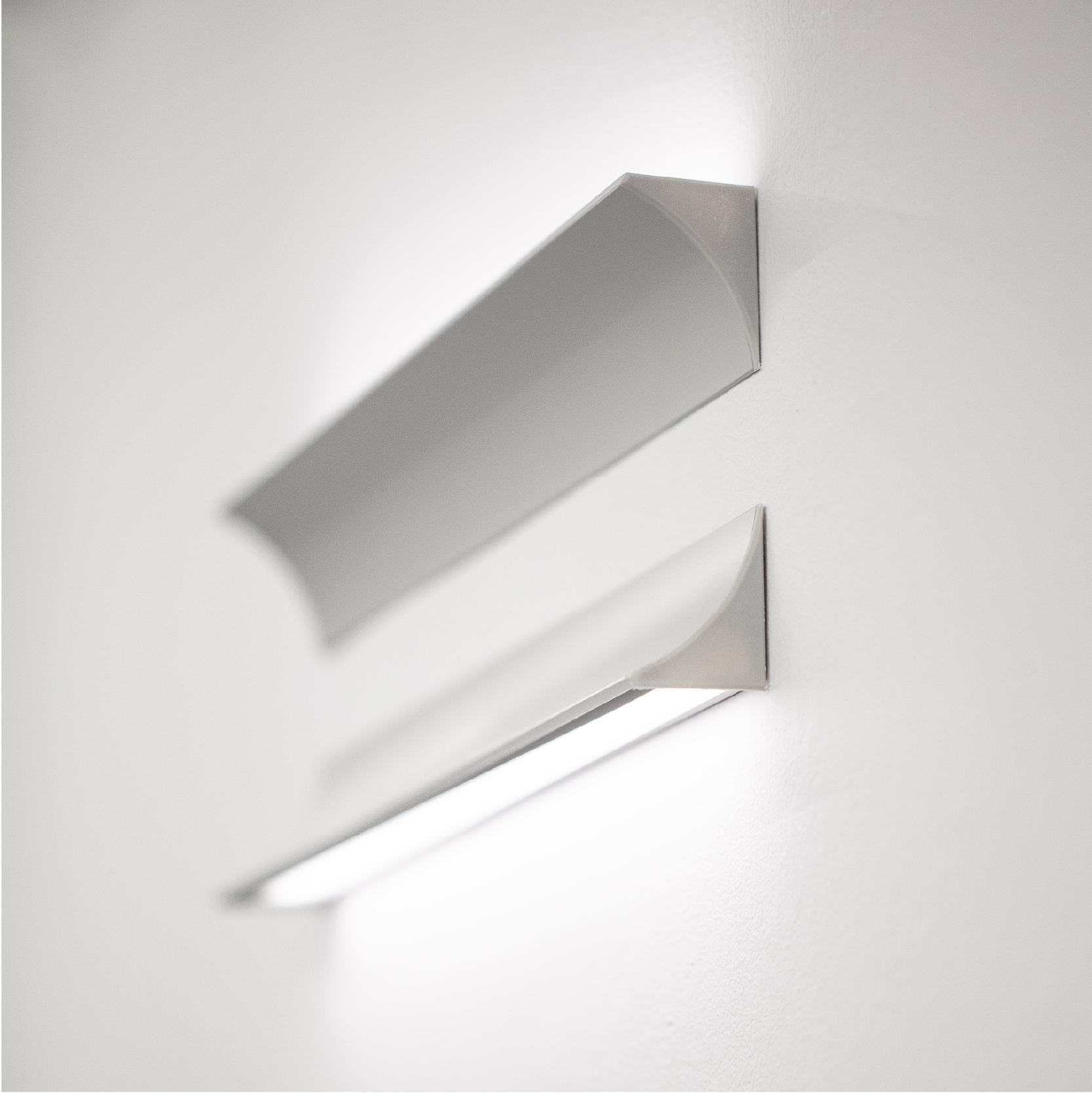  Hidden light in the details – KLUŚ profiles for minimalist lines and modern wall lights